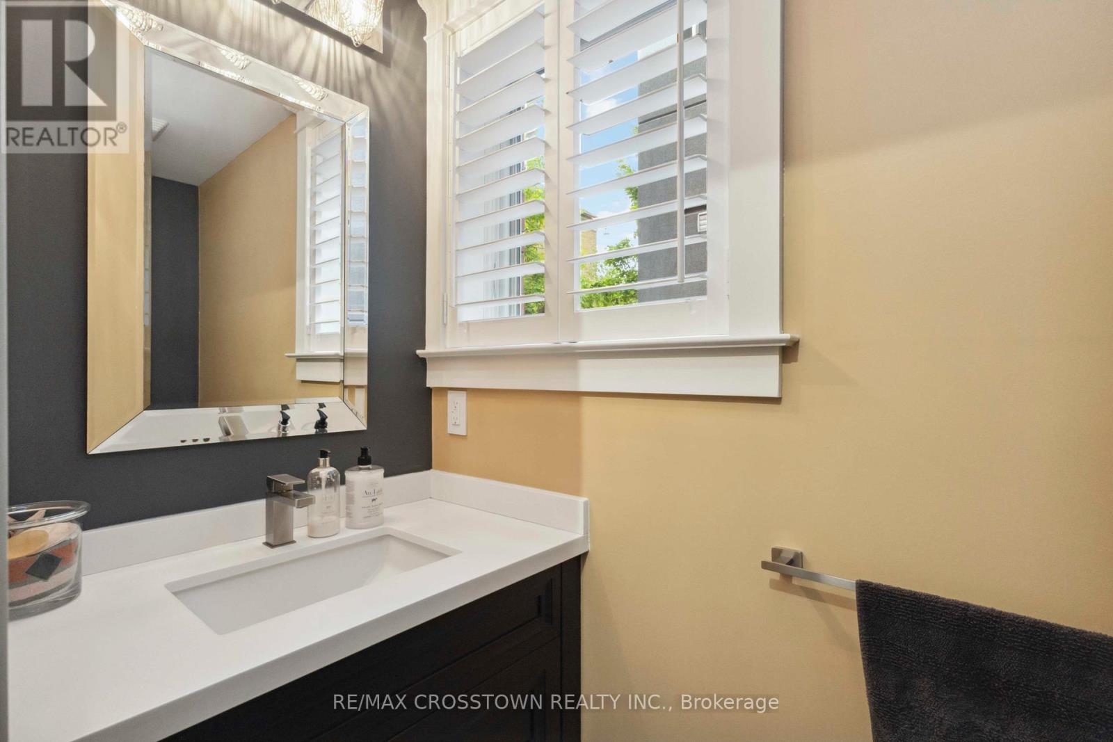 353 Briar Hill Avenue, Toronto, Ontario  M4R 1J3 - Photo 17 - C12207705