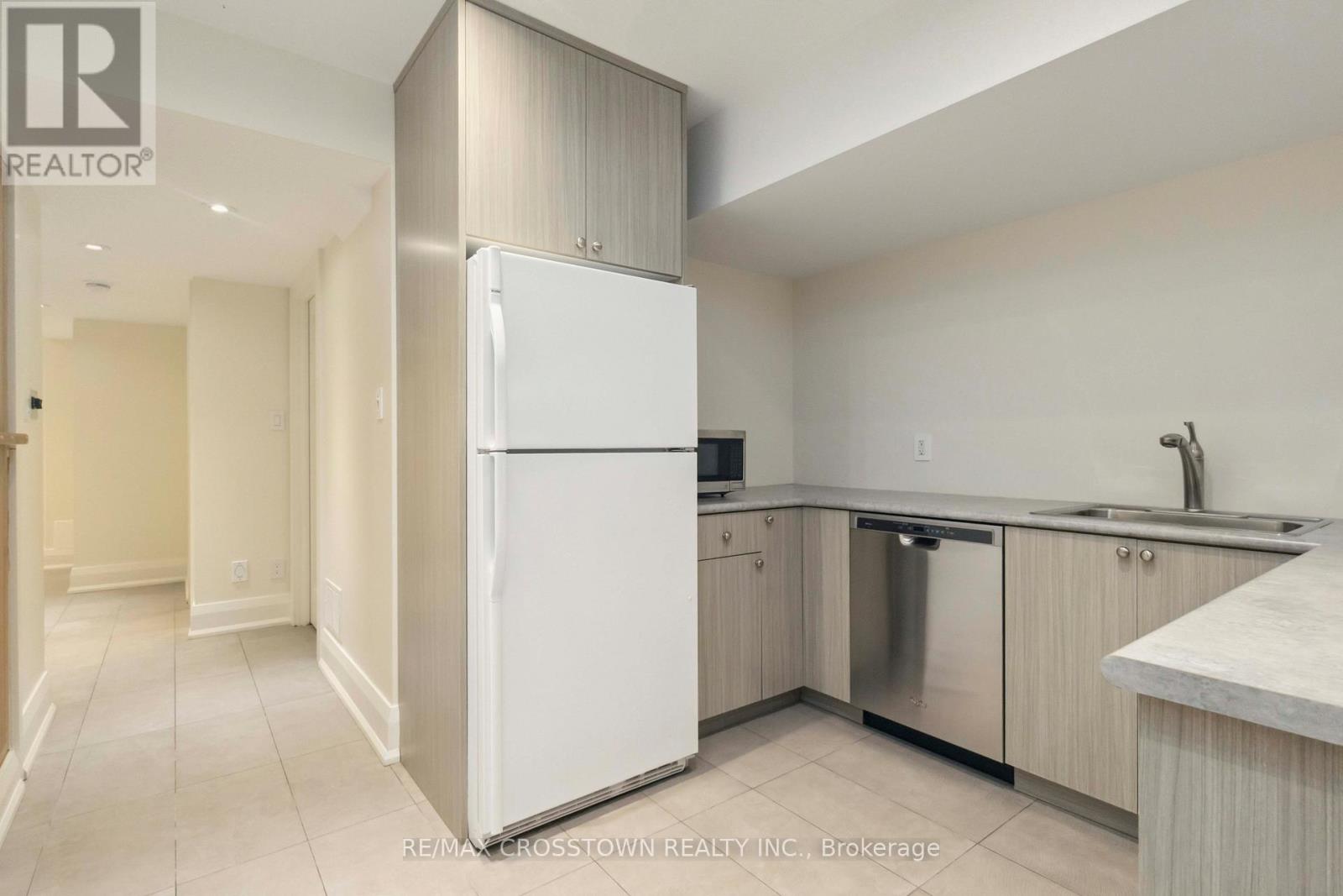 353 Briar Hill Avenue, Toronto, Ontario  M4R 1J3 - Photo 36 - C12207705