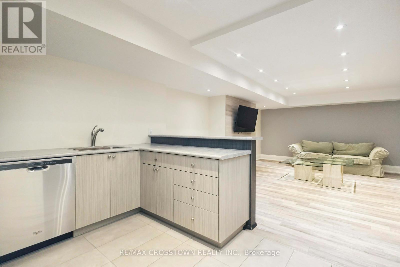 353 Briar Hill Avenue, Toronto, Ontario  M4R 1J3 - Photo 34 - C12207705