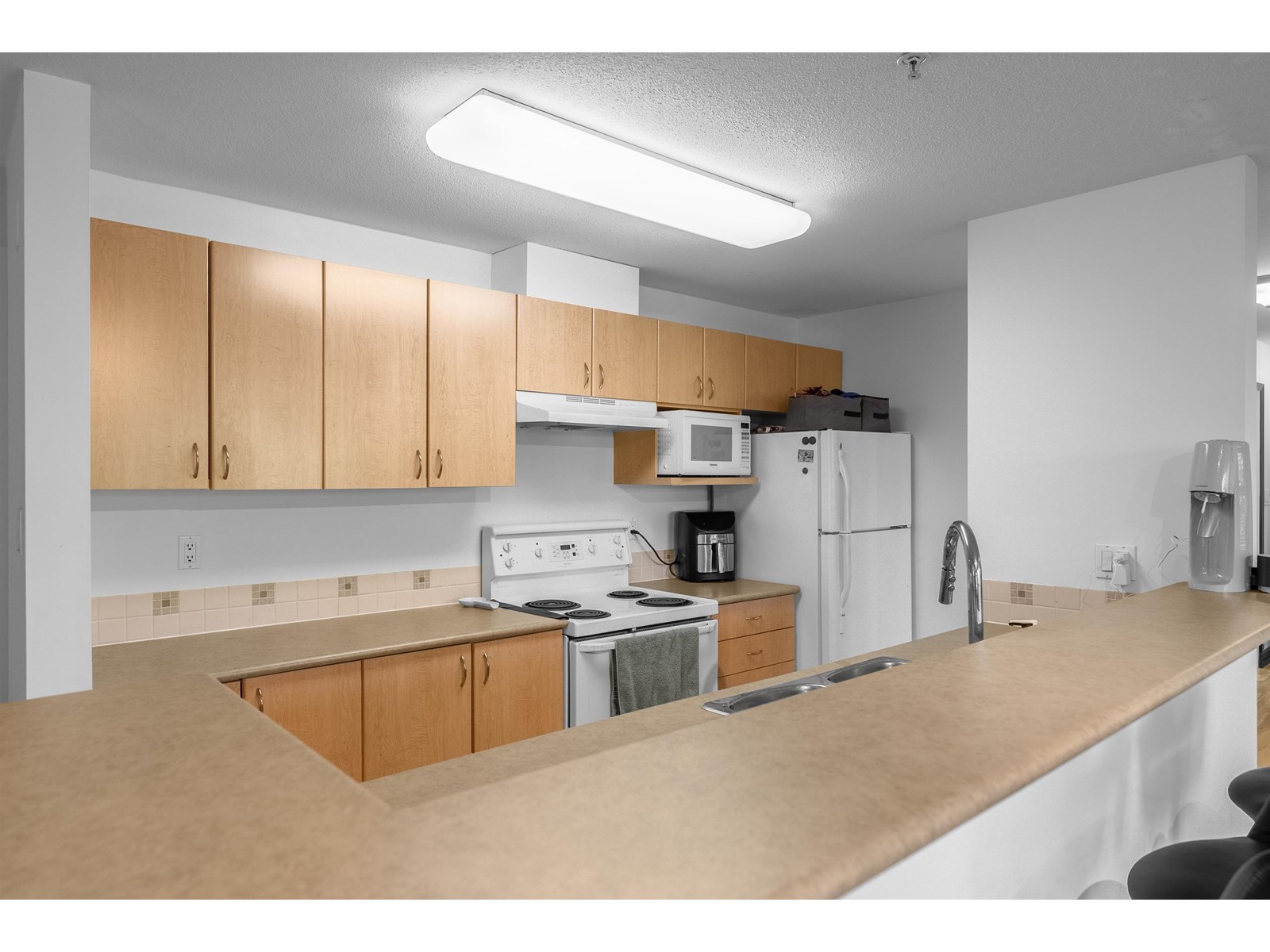 201 15220 Guildford Drive, Surrey, British Columbia  V3R 0Y6 - Photo 5 - R3013718