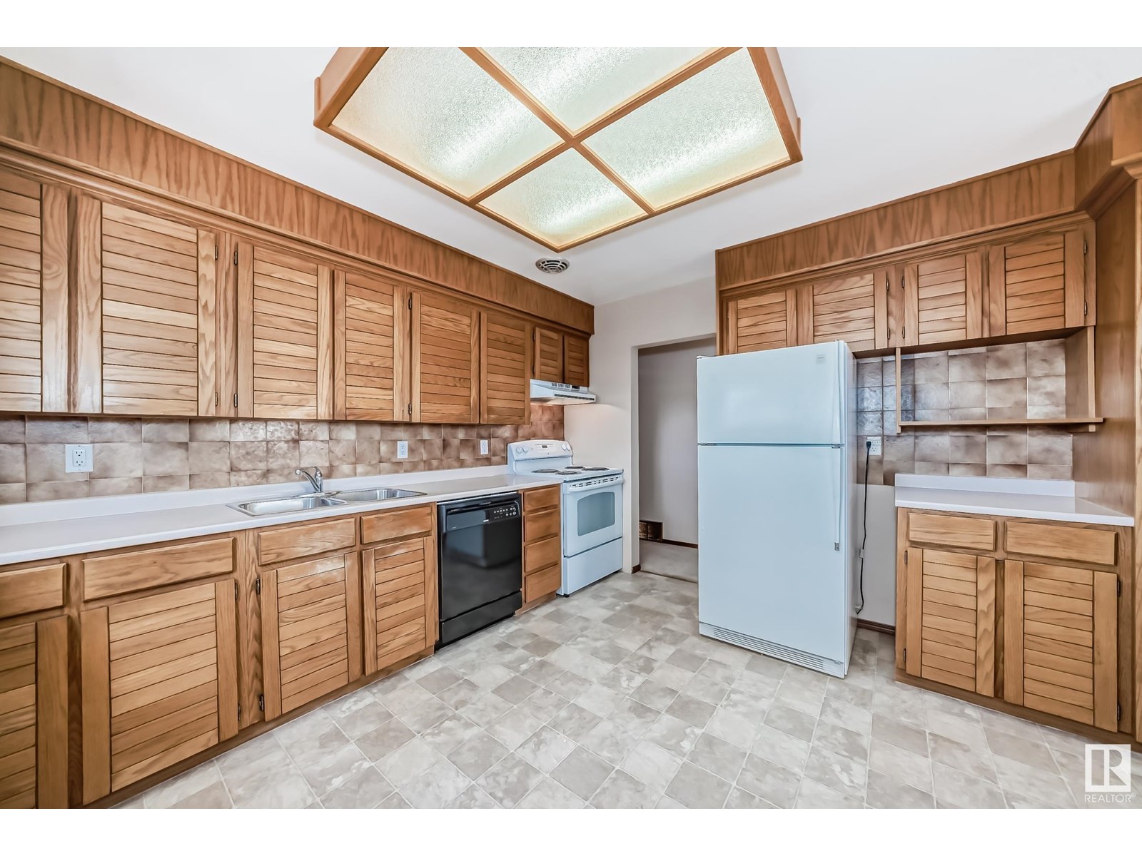 10923 135a Av Nw, Edmonton, Alberta  T5E 1T2 - Photo 8 - E4441556