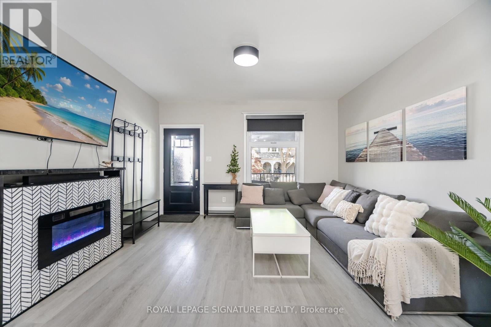 30 Somerset Avenue, Toronto, Ontario  M6H 2R4 - Photo 8 - C12210989