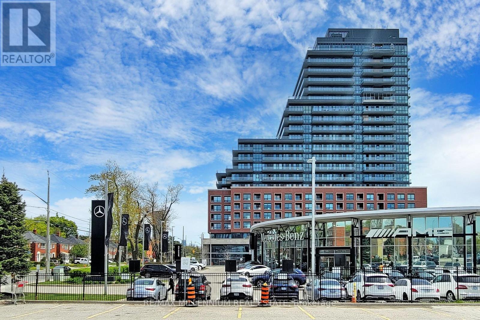 520 - 33 Frederick Todd Way, Toronto (Thorncliffe Park), Ontario  M4G 0C9 - Photo 2 - C12211065
