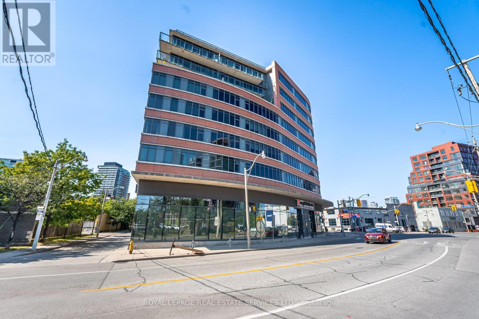 201 - 90 Trinity Street, Toronto (Moss Park), Ontario  M5A 0E4 - Photo 2 - C12211076