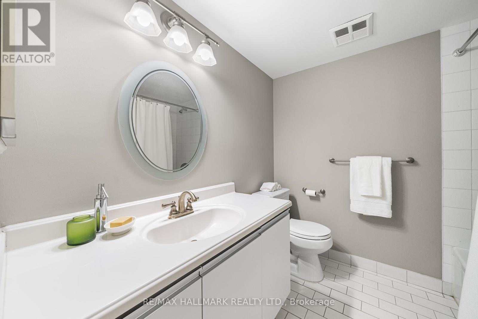 1001 - 215 Wynford Drive, Toronto (Flemingdon Park), Ontario  M3C 3P5 - Photo 26 - C12211081