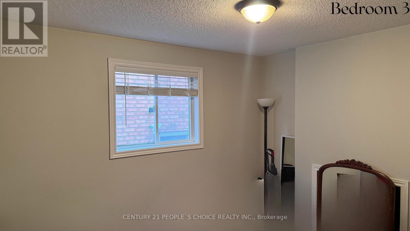 Upper - 3984 Mcdowell Drive, Mississauga, Ontario  L5M 6P4 - Photo 9 - W12198729
