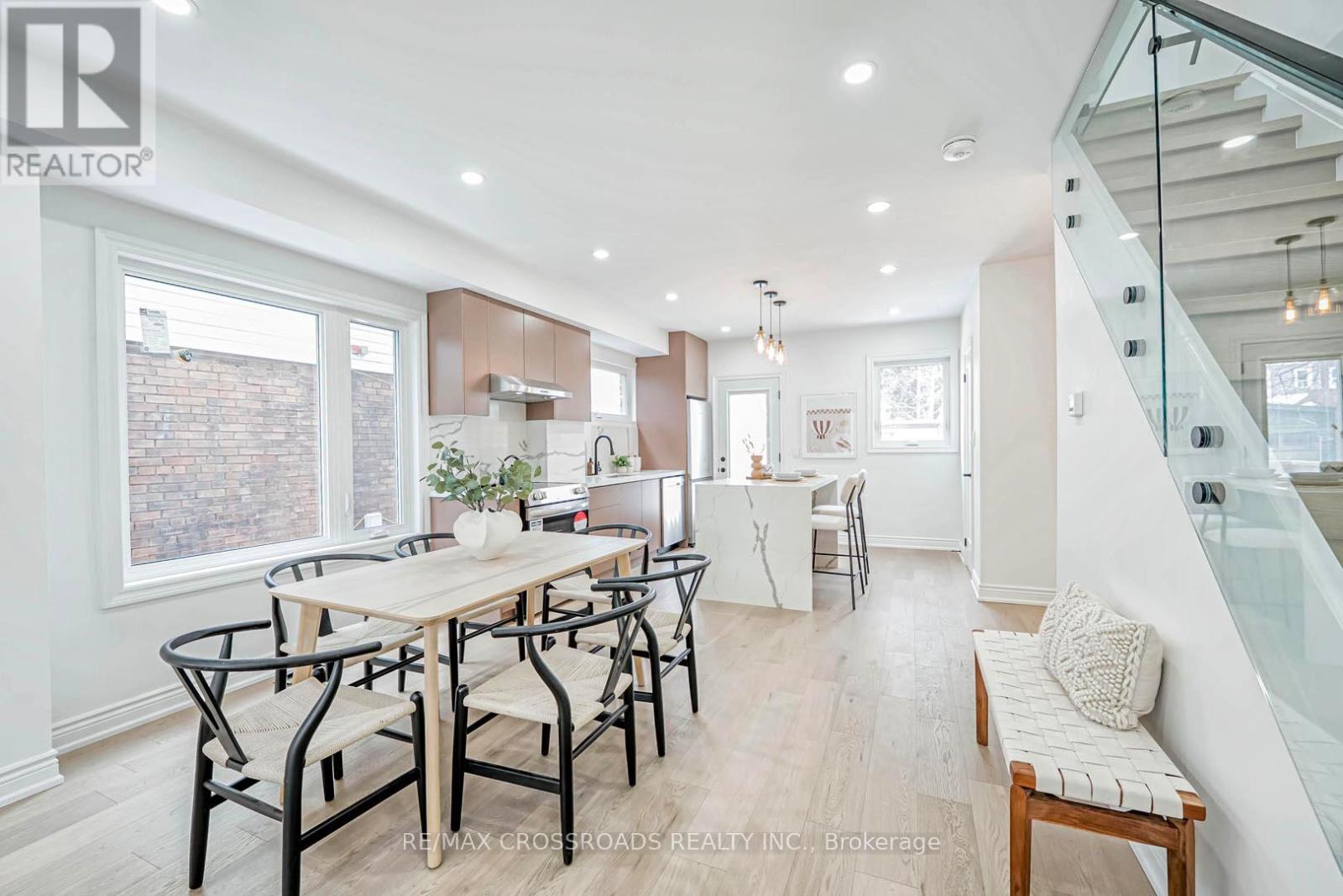 548 Glebeholme Boulevard, Toronto, Ontario  M4C 1V4 - Photo 11 - E12211063