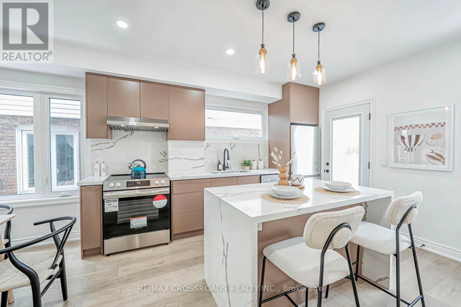 548 Glebeholme Boulevard, Toronto, Ontario  M4C 1V4 - Photo 13 - E12211063