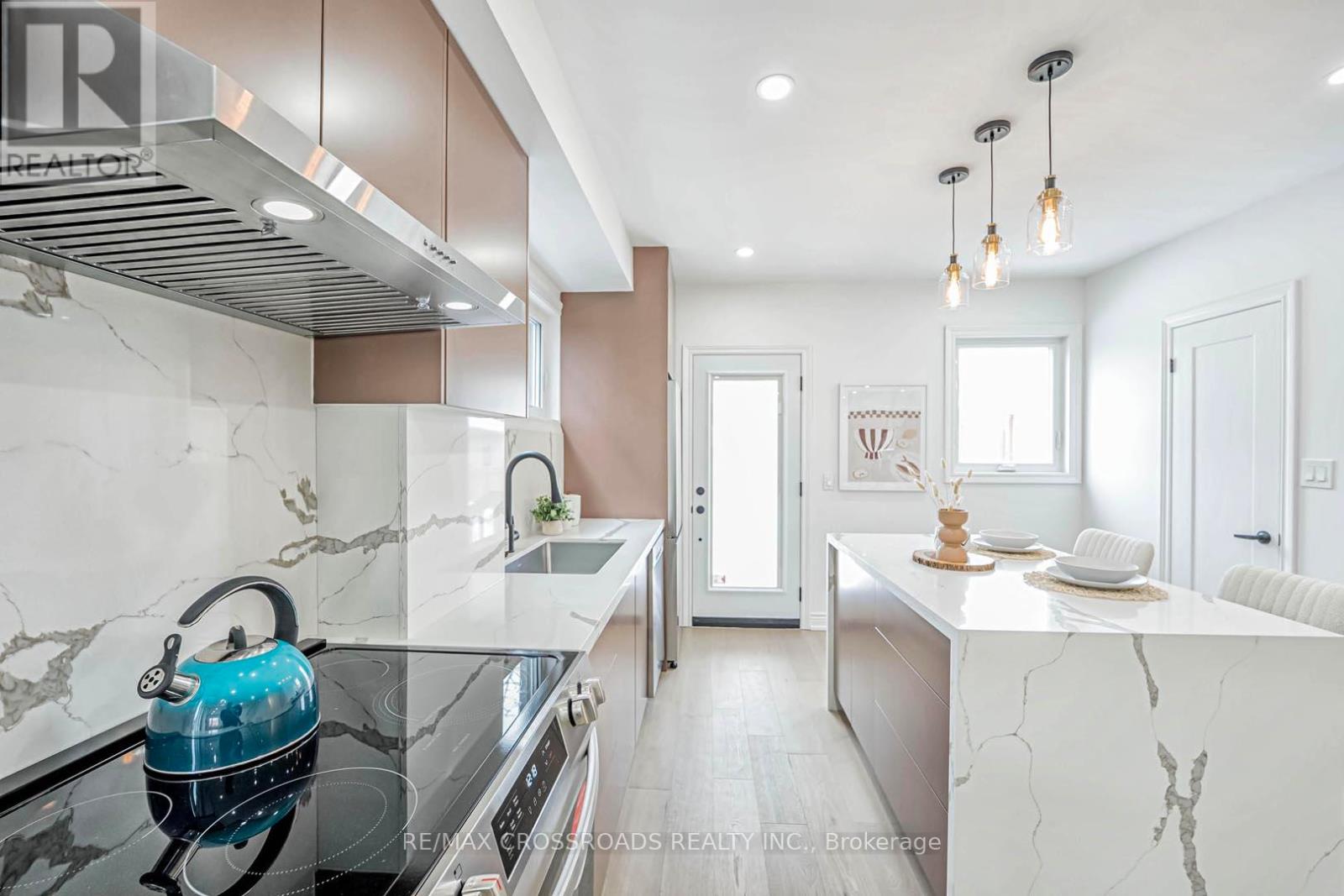 548 Glebeholme Boulevard, Toronto, Ontario  M4C 1V4 - Photo 15 - E12211063