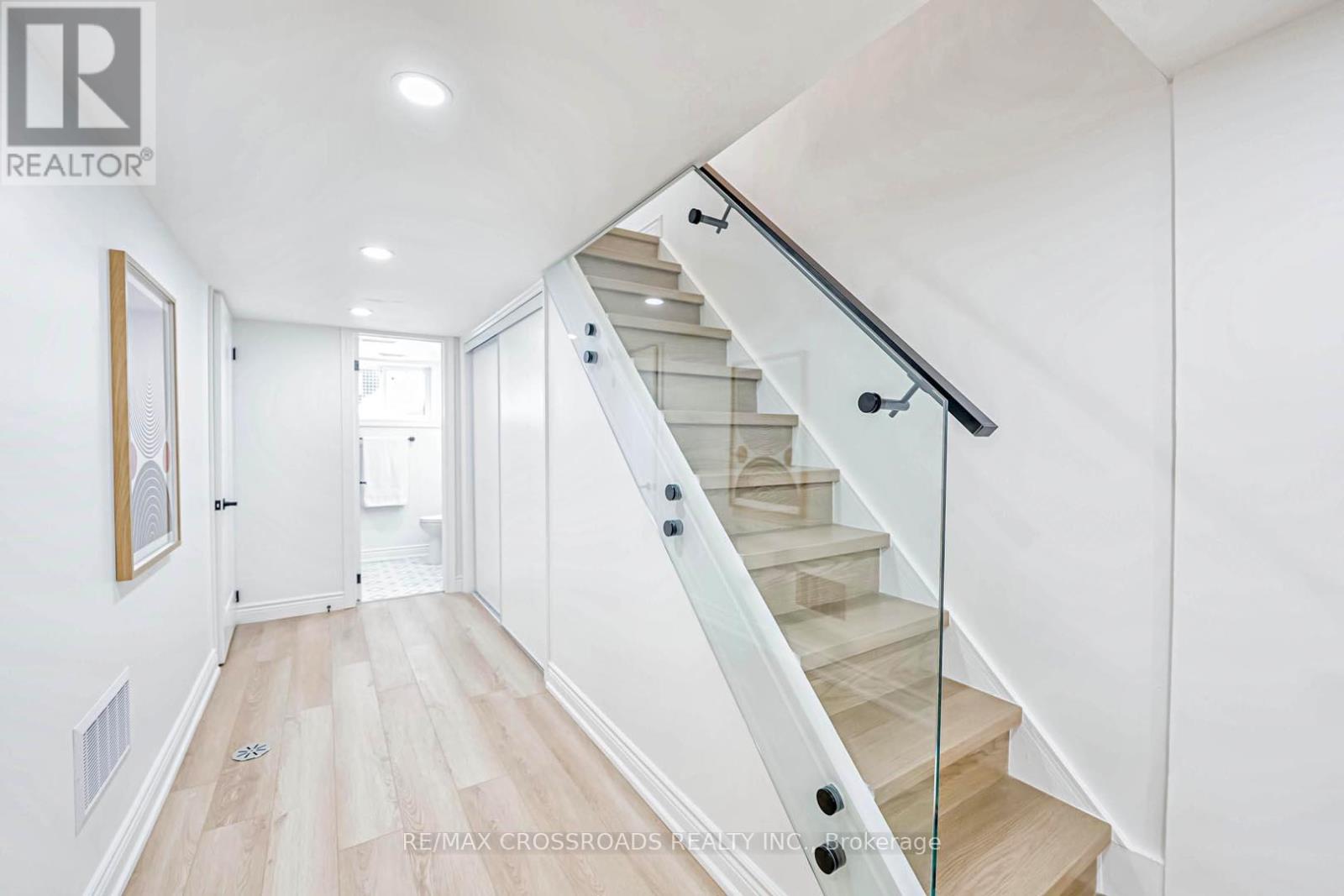 548 Glebeholme Boulevard, Toronto, Ontario  M4C 1V4 - Photo 28 - E12211063