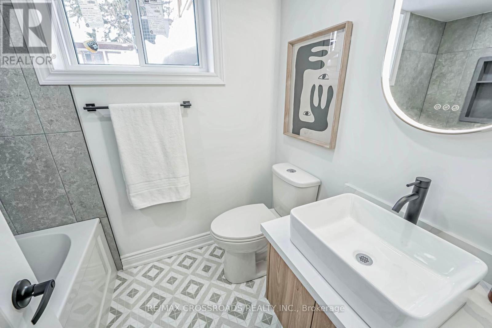548 Glebeholme Boulevard, Toronto, Ontario  M4C 1V4 - Photo 33 - E12211063
