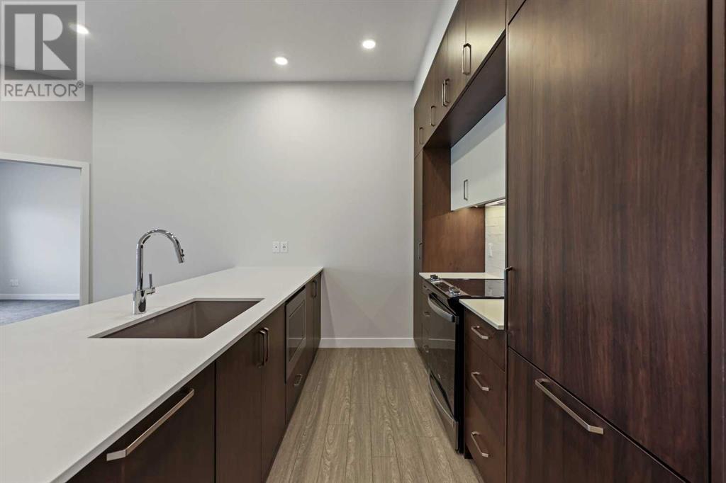 Property at 422, 255 Les Jardins Park SE image 2