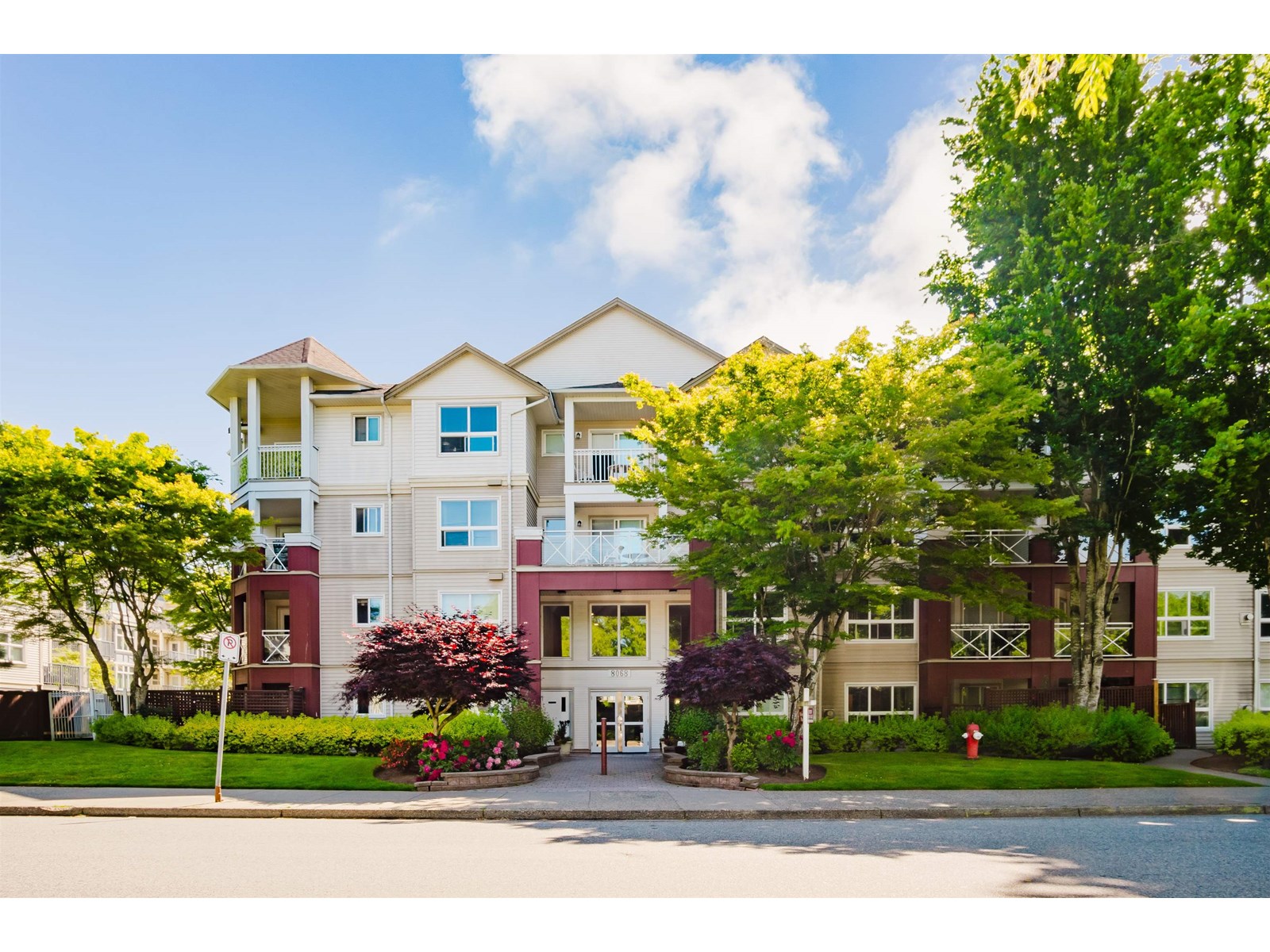 215 8068 120a Street, Surrey, British Columbia  V3W 3P3 - Photo 1 - R3013464