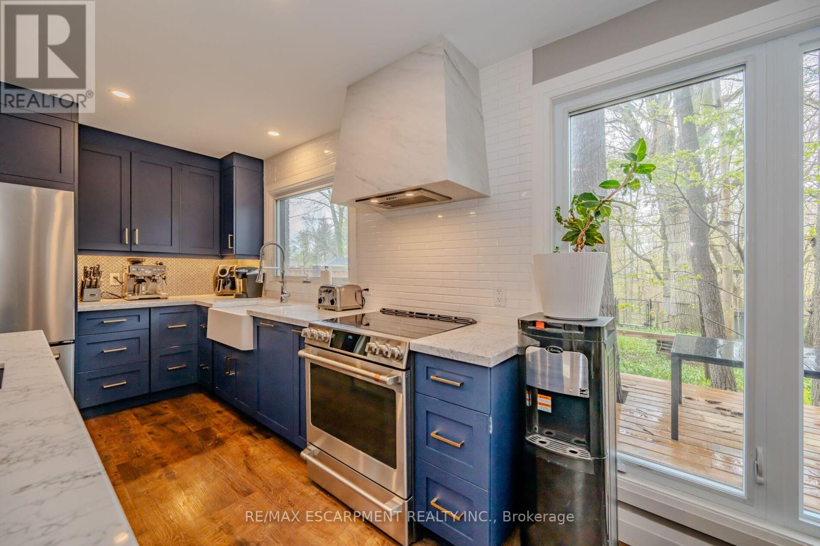 260 Linwood Crescent, Burlington, Ontario  L7L 4A1 - Photo 13 - W12210982