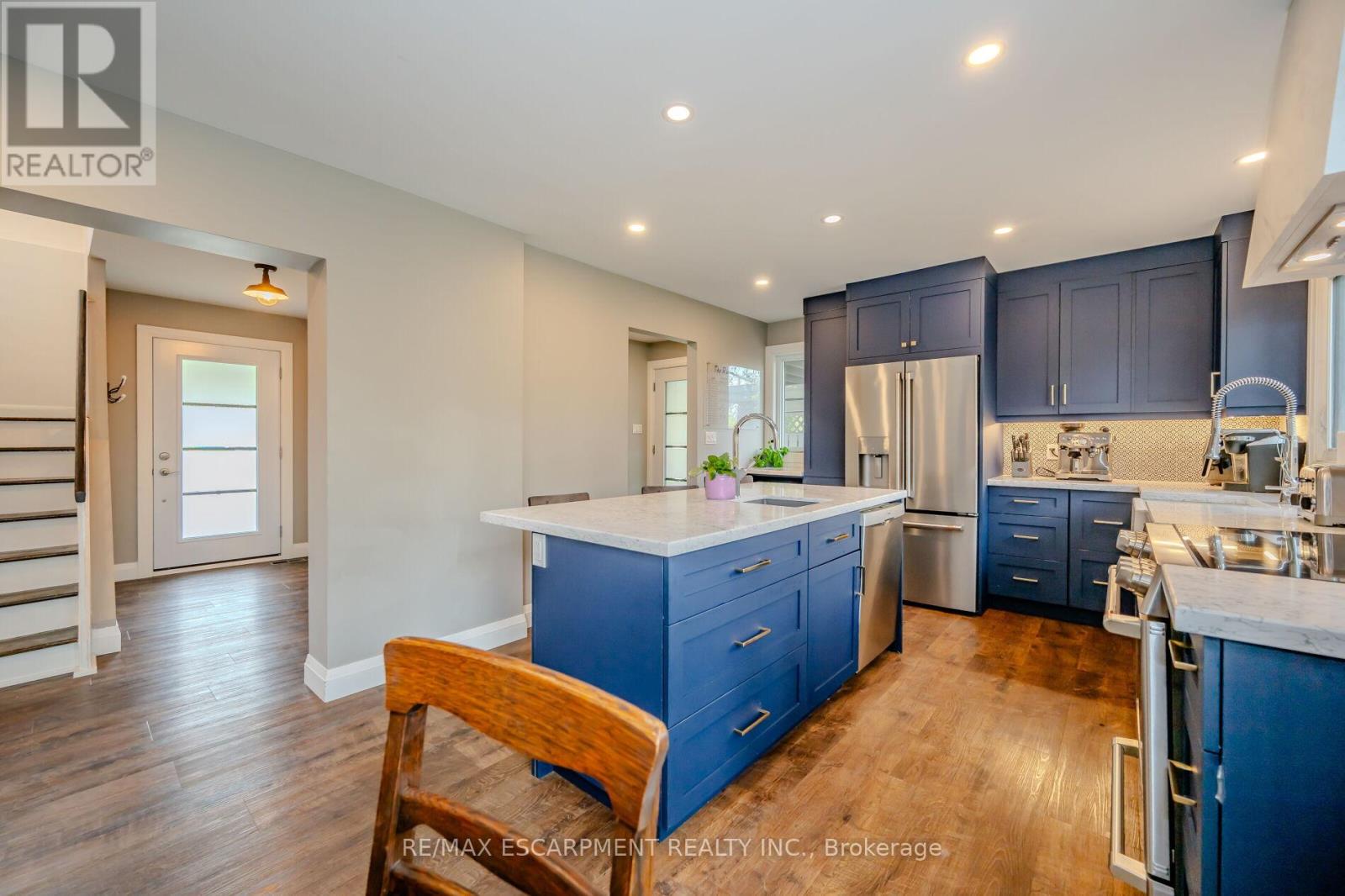 260 Linwood Crescent, Burlington, Ontario  L7L 4A1 - Photo 14 - W12210982