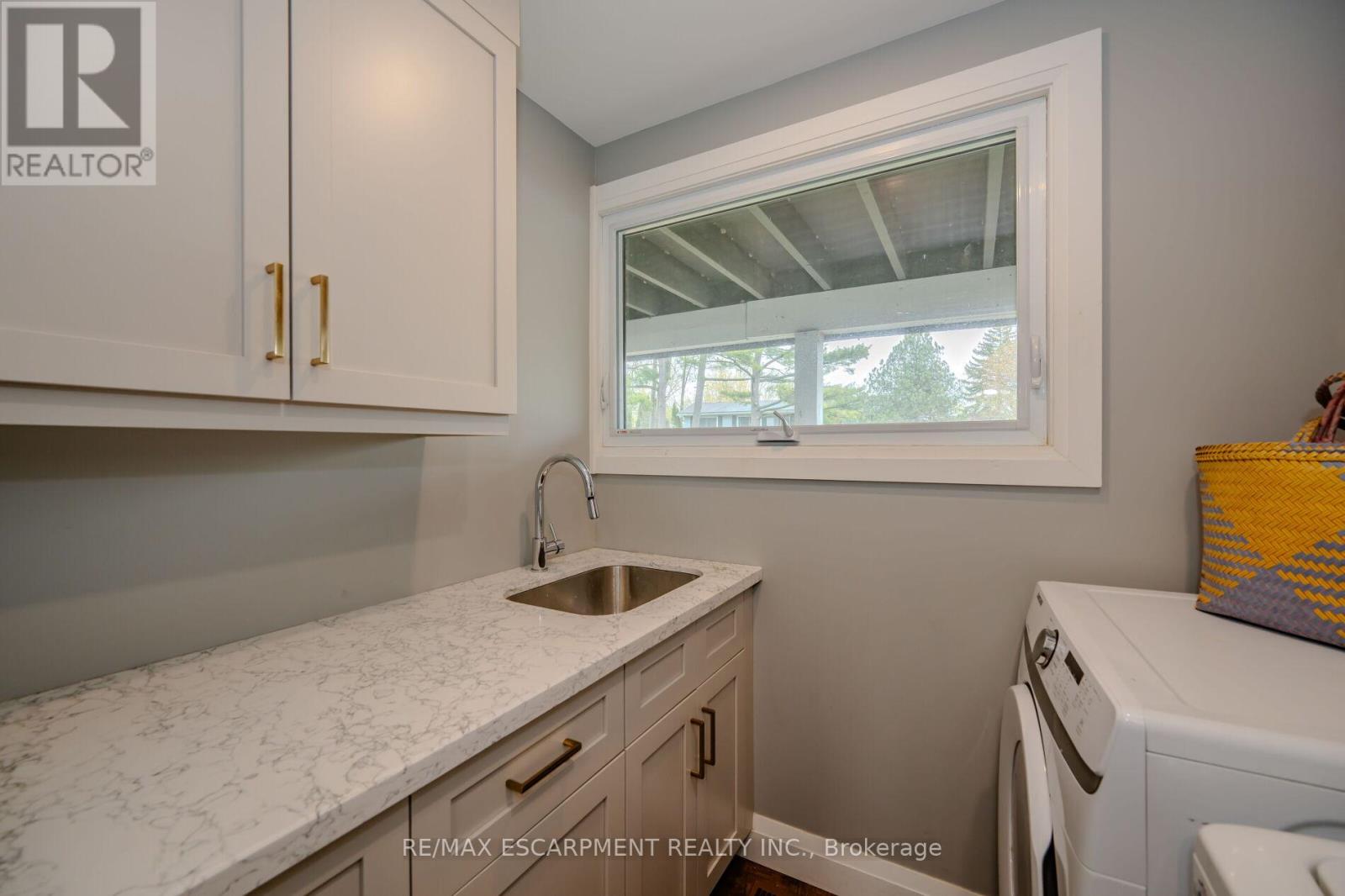 260 Linwood Crescent, Burlington, Ontario  L7L 4A1 - Photo 27 - W12210982
