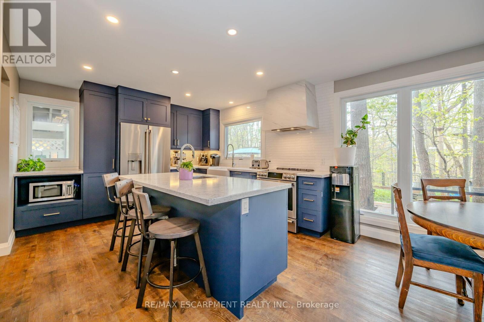 260 Linwood Crescent, Burlington, Ontario  L7L 4A1 - Photo 7 - W12210982