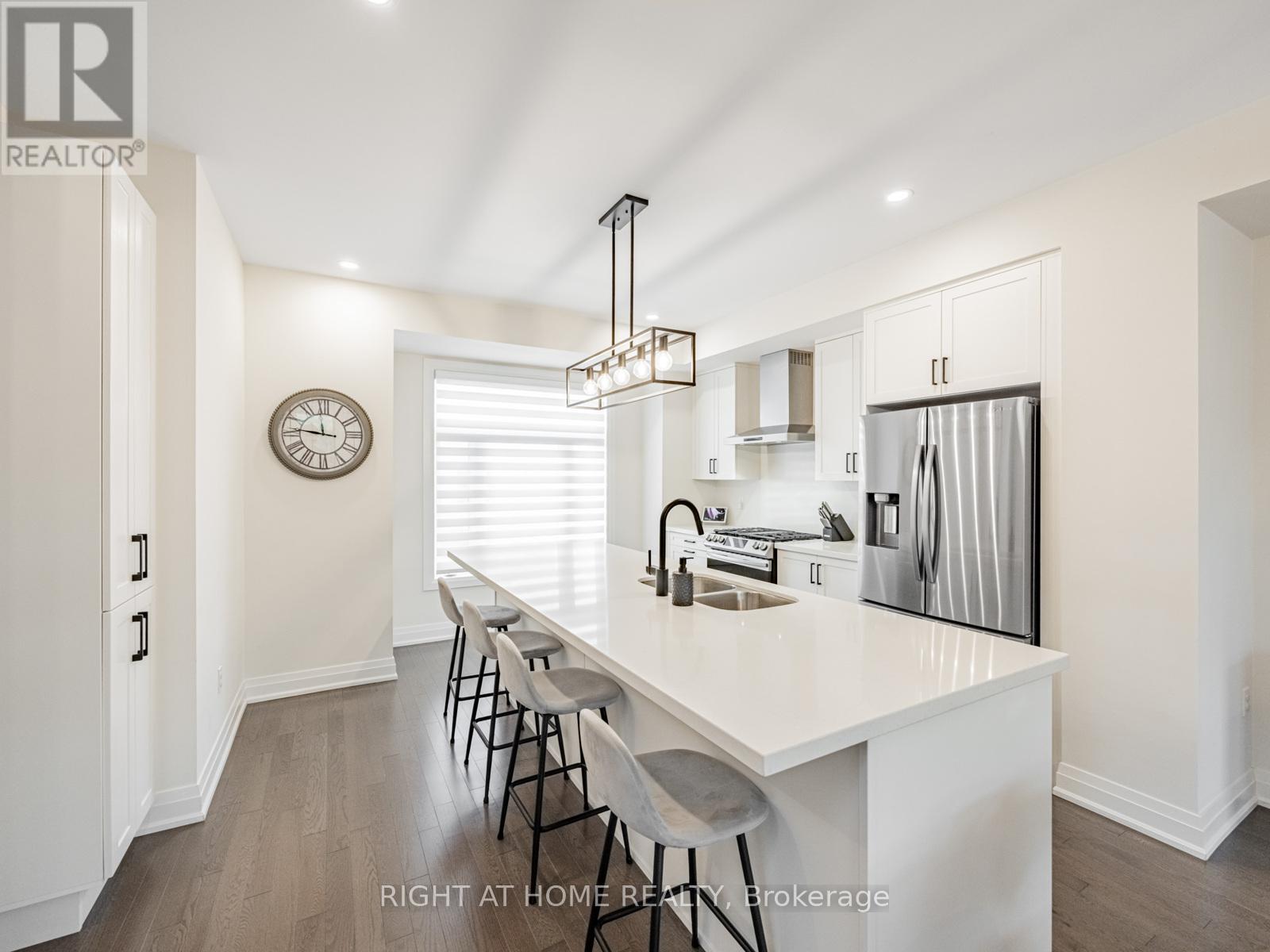 1800 Mitoff Place, Mississauga (Rathwood), Ontario  L4W 0E8 - Photo 10 - W12210983