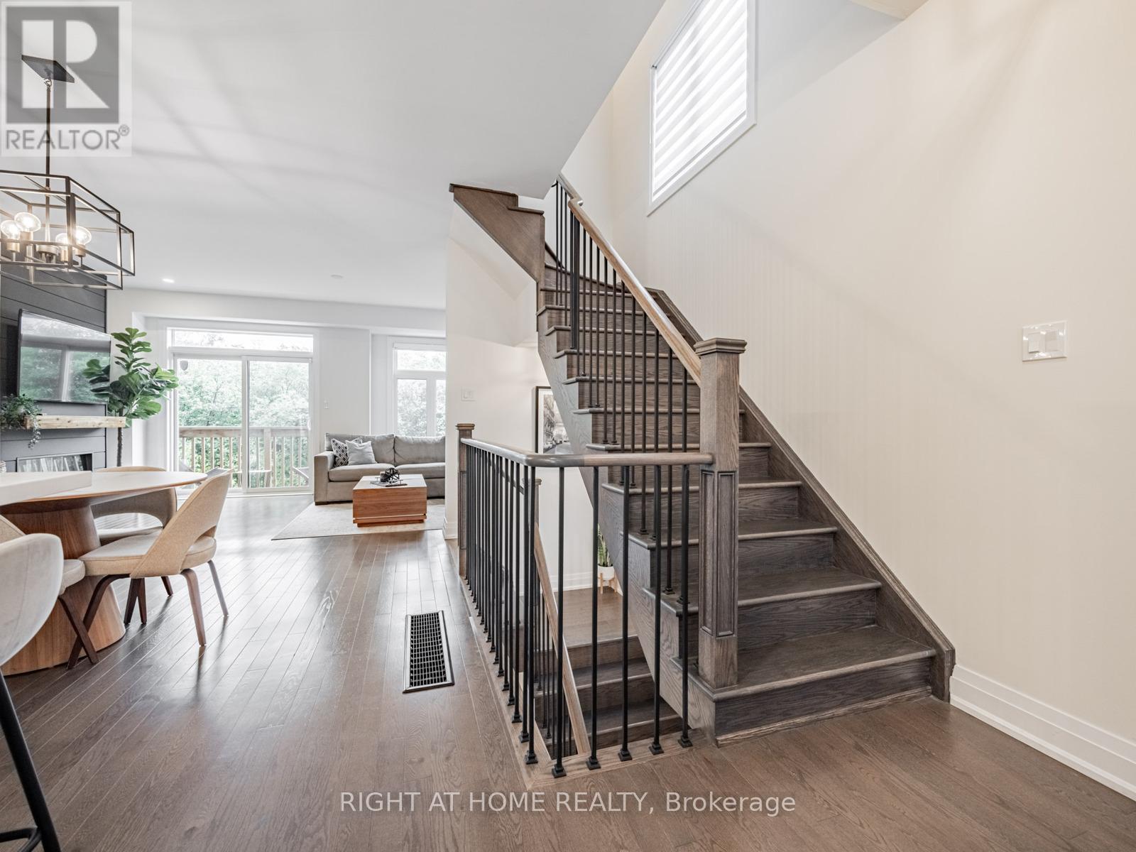 1800 Mitoff Place, Mississauga (Rathwood), Ontario  L4W 0E8 - Photo 12 - W12210983