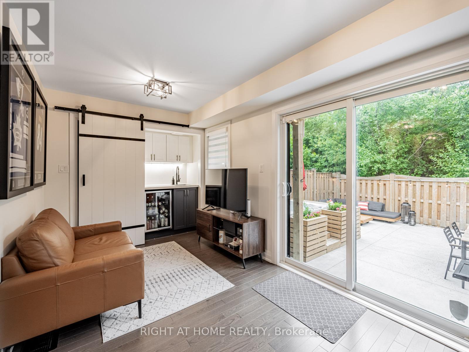 1800 Mitoff Place, Mississauga (Rathwood), Ontario  L4W 0E8 - Photo 14 - W12210983