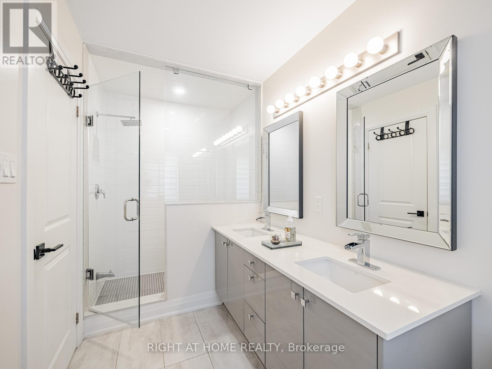 1800 Mitoff Place, Mississauga (Rathwood), Ontario  L4W 0E8 - Photo 20 - W12210983