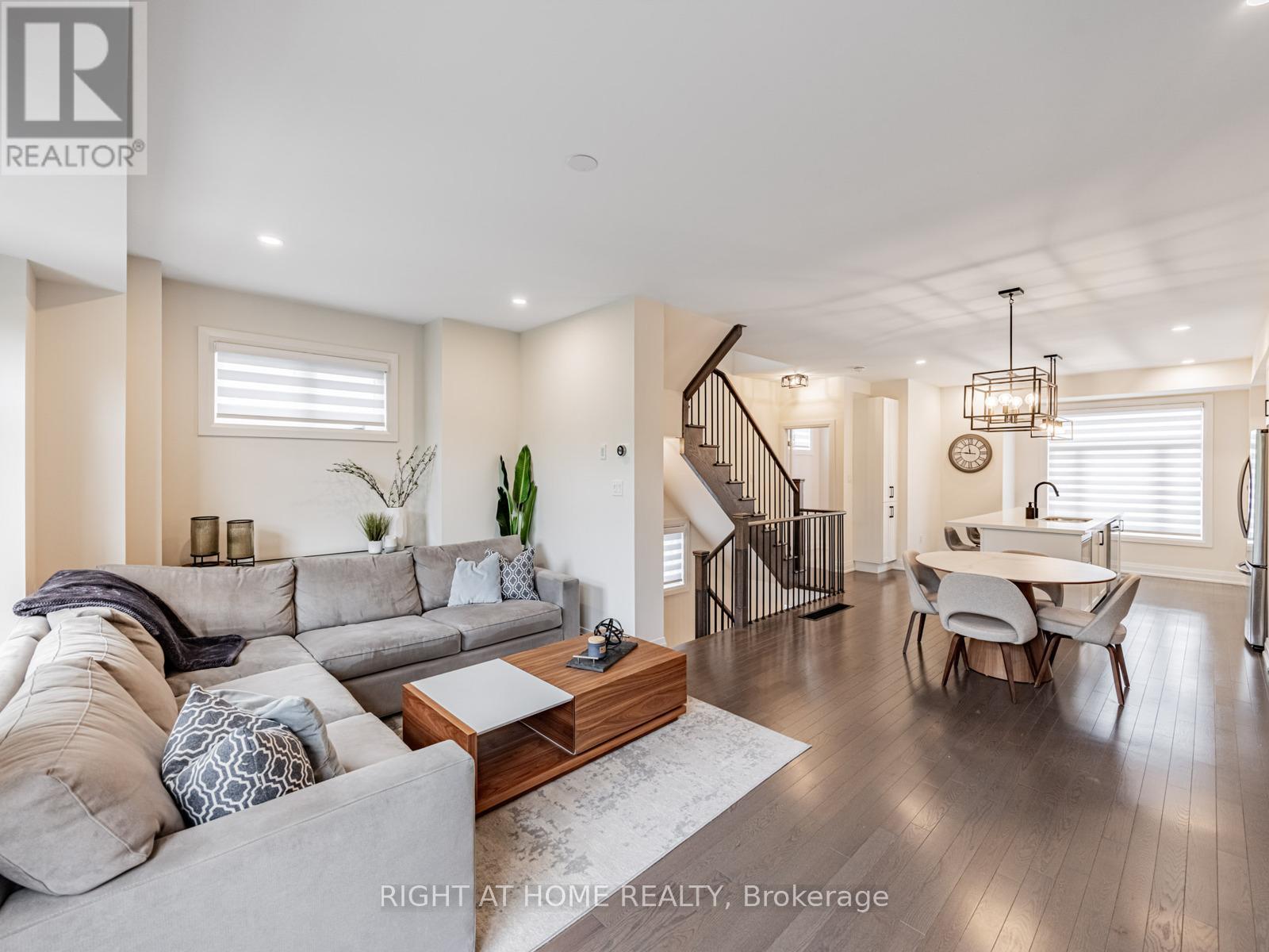 1800 Mitoff Place, Mississauga (Rathwood), Ontario  L4W 0E8 - Photo 4 - W12210983