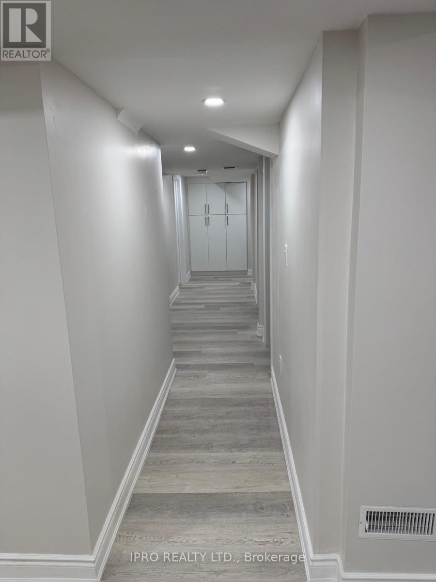 Basement - 3964 Beacham Street, Mississauga, Ontario  L5N 6S9 - Photo 10 - W12210984