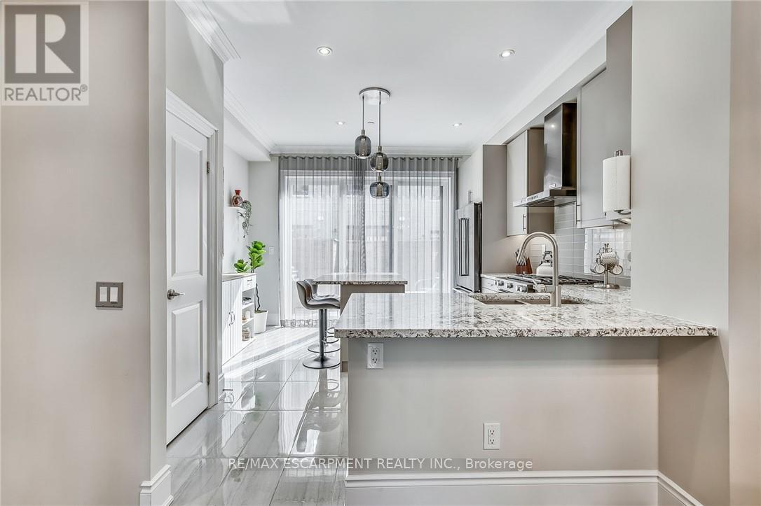 41 Twenty Ninth Street, Toronto, Ontario  M8V 3E2 - Photo 10 - W12210996