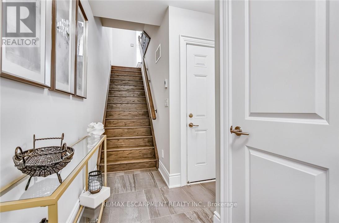 41 Twenty Ninth Street, Toronto, Ontario  M8V 3E2 - Photo 3 - W12210996