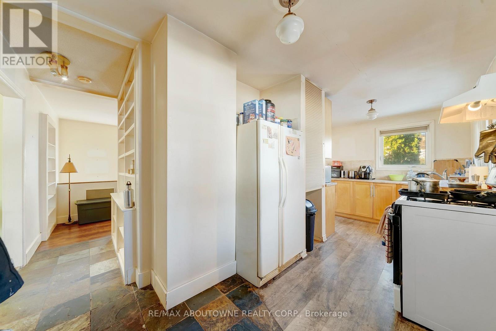 47 Stewart Street, Oakville (Co Central), Ontario  L6K 1X6 - Photo 11 - W12211033