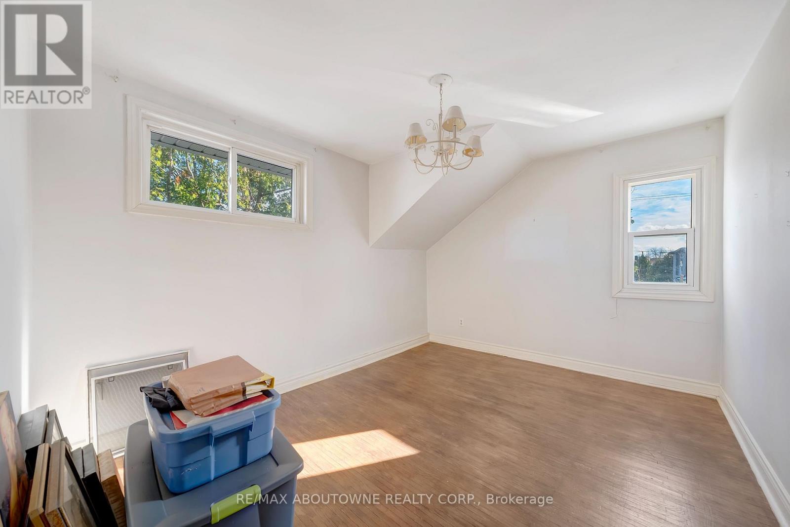 47 Stewart Street, Oakville (Co Central), Ontario  L6K 1X6 - Photo 19 - W12211033