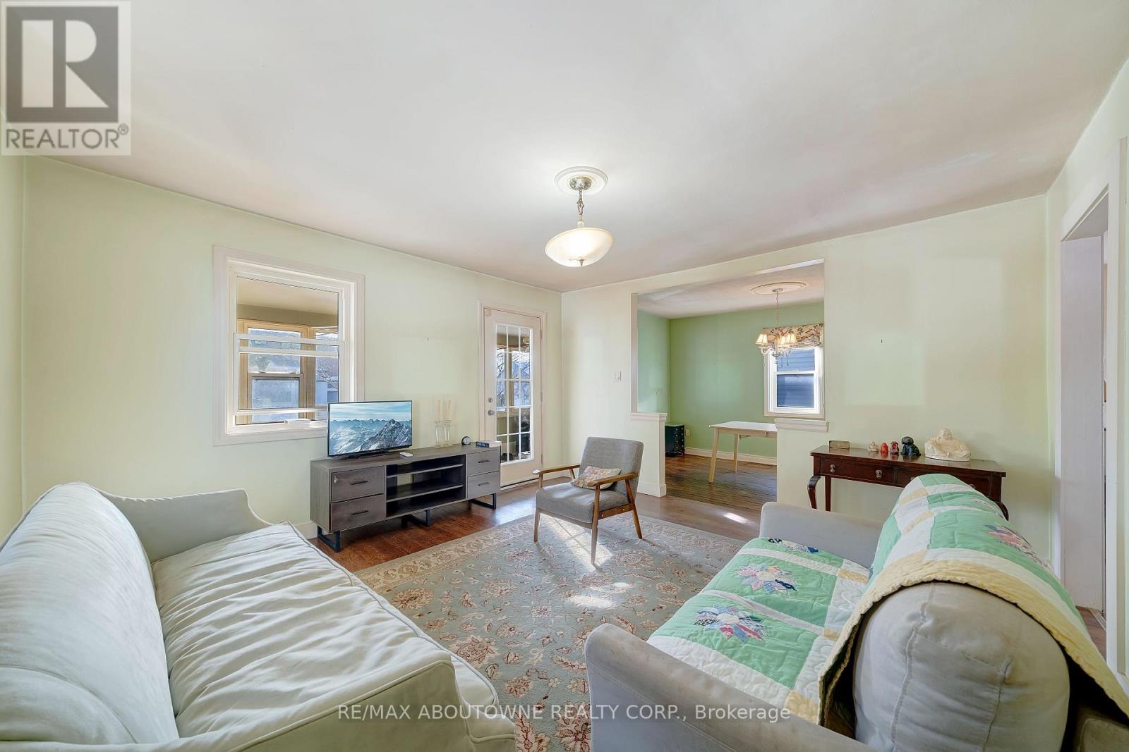 47 Stewart Street, Oakville (Co Central), Ontario  L6K 1X6 - Photo 7 - W12211033