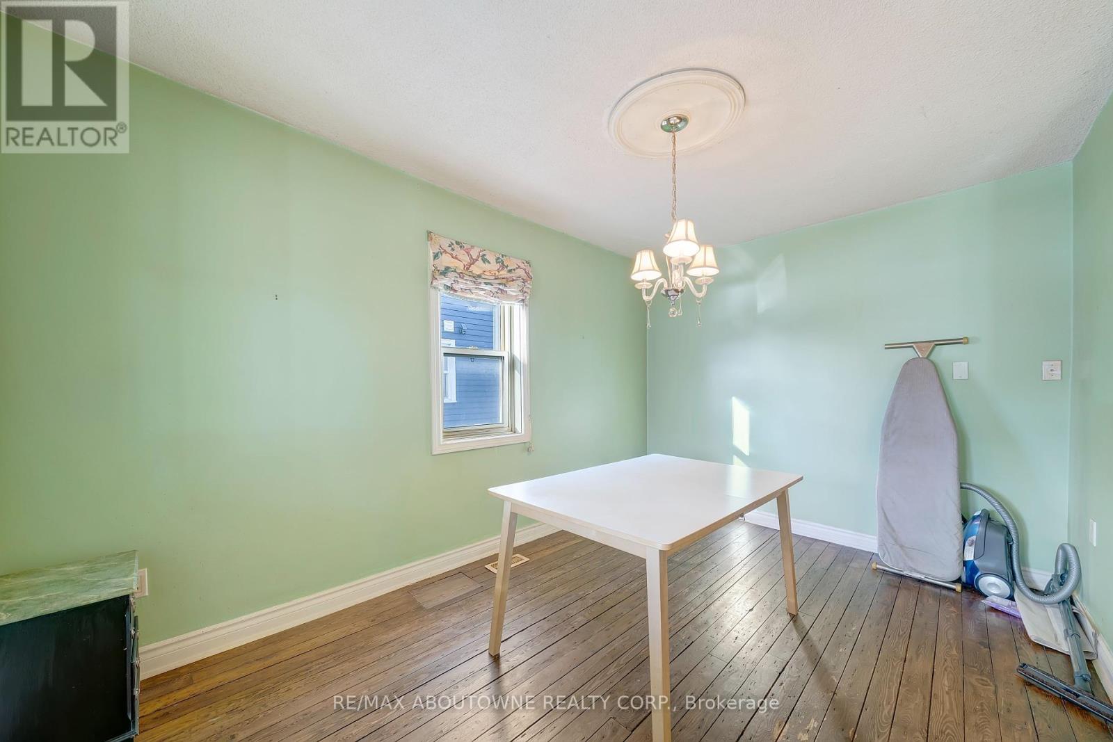 47 Stewart Street, Oakville (Co Central), Ontario  L6K 1X6 - Photo 8 - W12211033