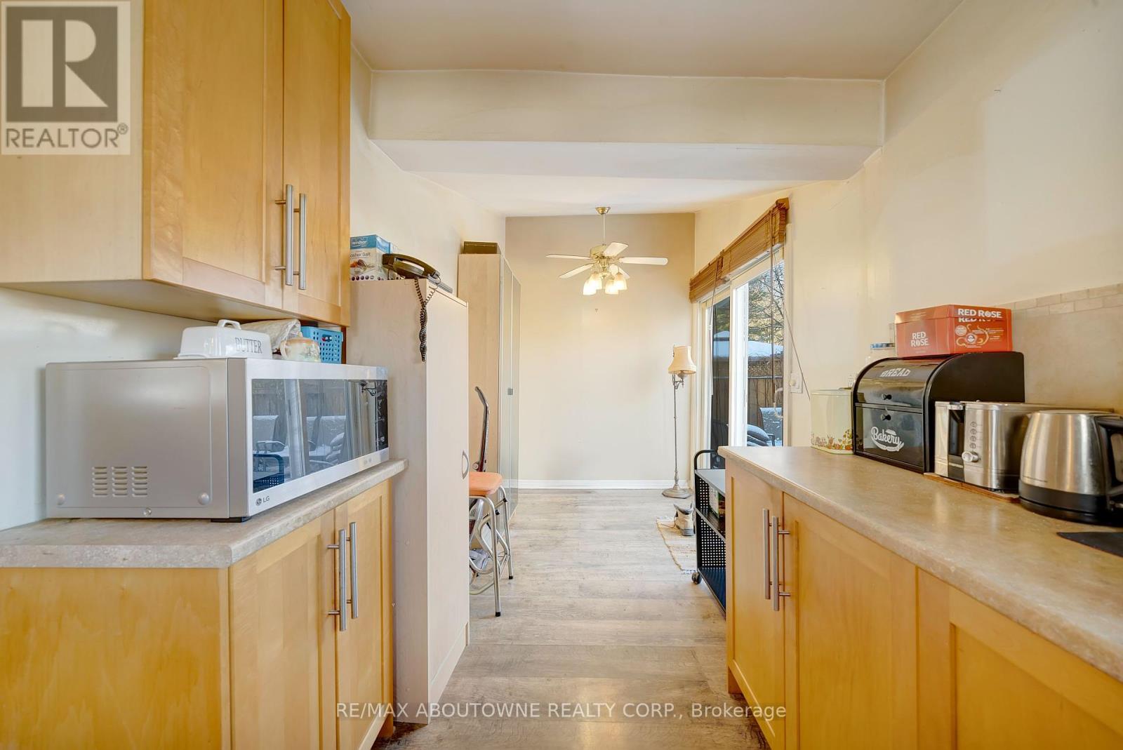 47 Stewart Street, Oakville (Co Central), Ontario  L6K 1X6 - Photo 9 - W12211033