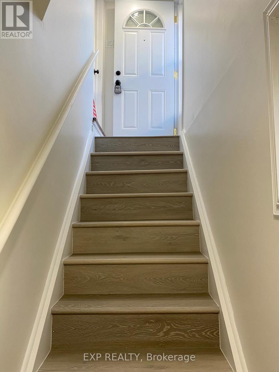 315 Montego Road, Mississauga (Cooksville), Ontario  L5B 1C6 - Photo 11 - W12211054