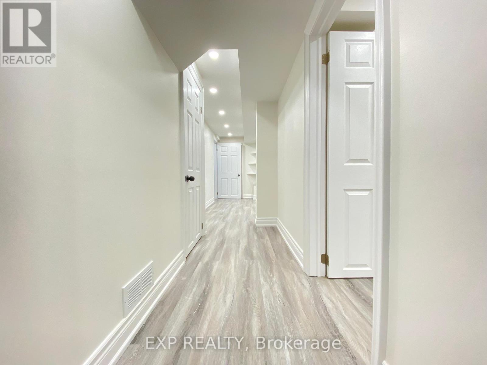 315 Montego Road, Mississauga (Cooksville), Ontario  L5B 1C6 - Photo 14 - W12211054