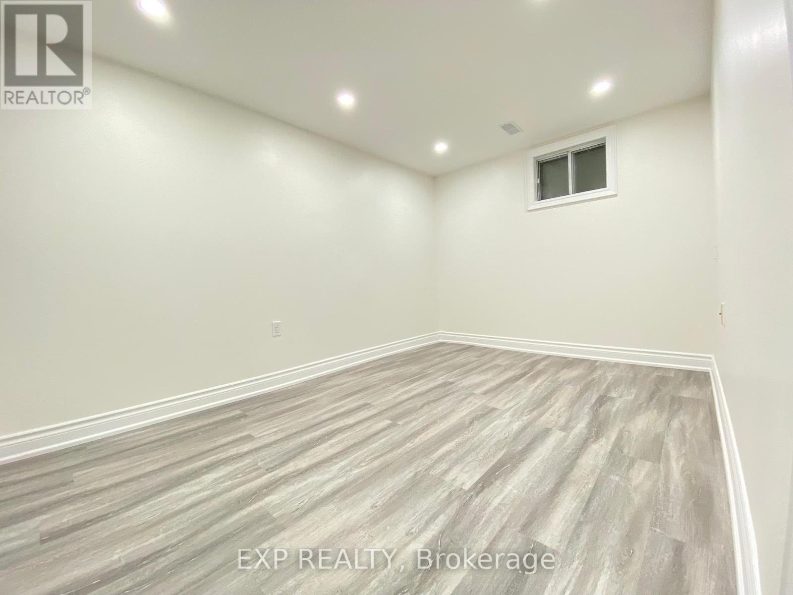 315 Montego Road, Mississauga (Cooksville), Ontario  L5B 1C6 - Photo 16 - W12211054