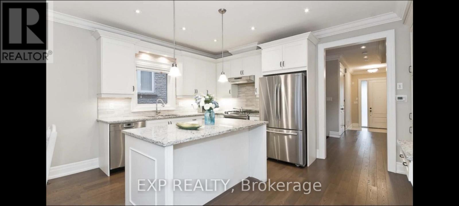 1033 Shaw Drive, Mississauga (Lakeview), Ontario  L5G 3Z3 - Photo 3 - W12211082