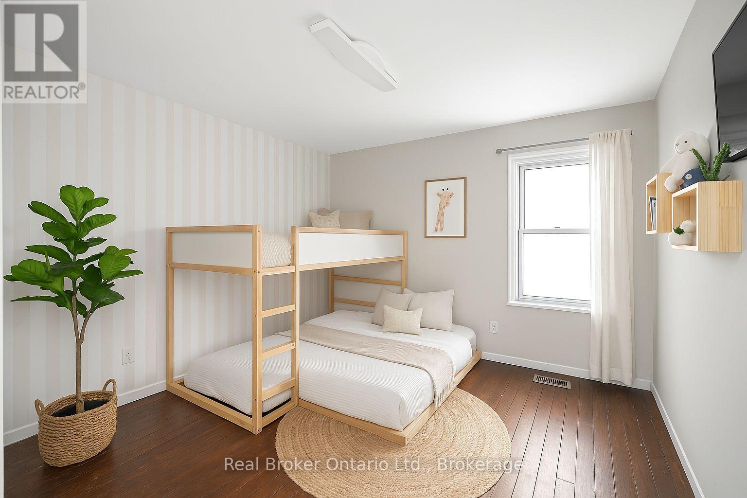 109 Arthur Street, Brantford, Ontario  N3S 3J3 - Photo 4 - X12211120