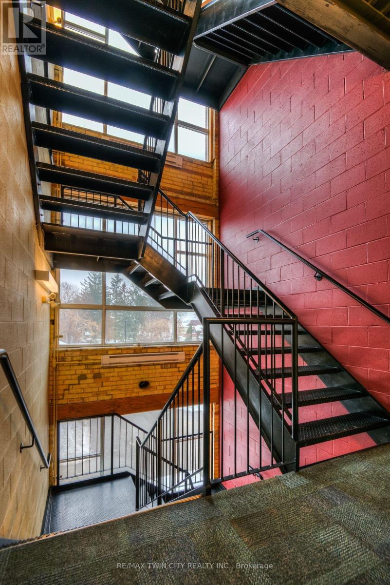 608 - 120 Mansion Street, Kitchener, Ontario  N2H 0A1 - Photo 3 - X12210988