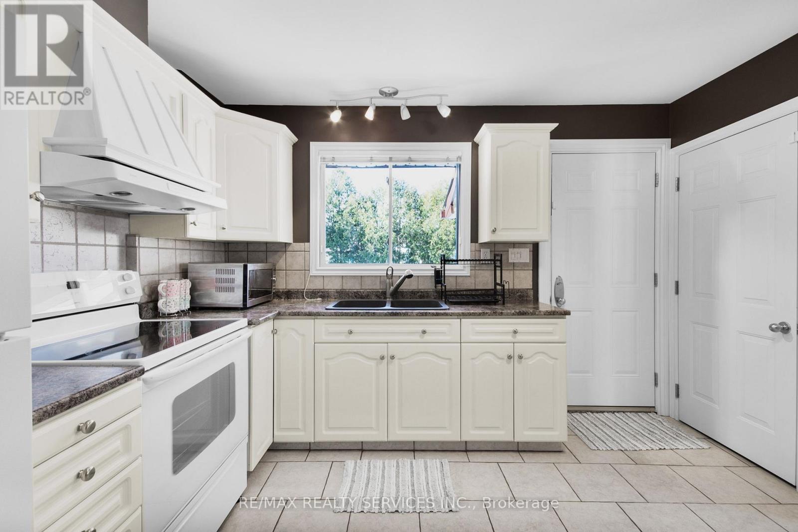 185 Burlington Street, London South, Ontario  N5Z 3V9 - Photo 10 - X12211040