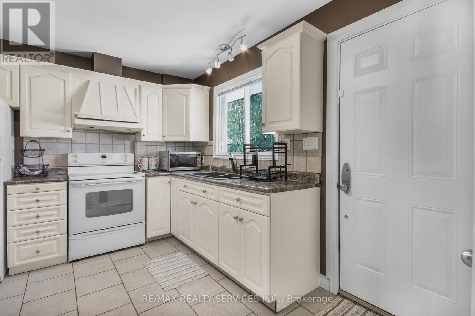 185 Burlington Street, London South, Ontario  N5Z 3V9 - Photo 7 - X12211040