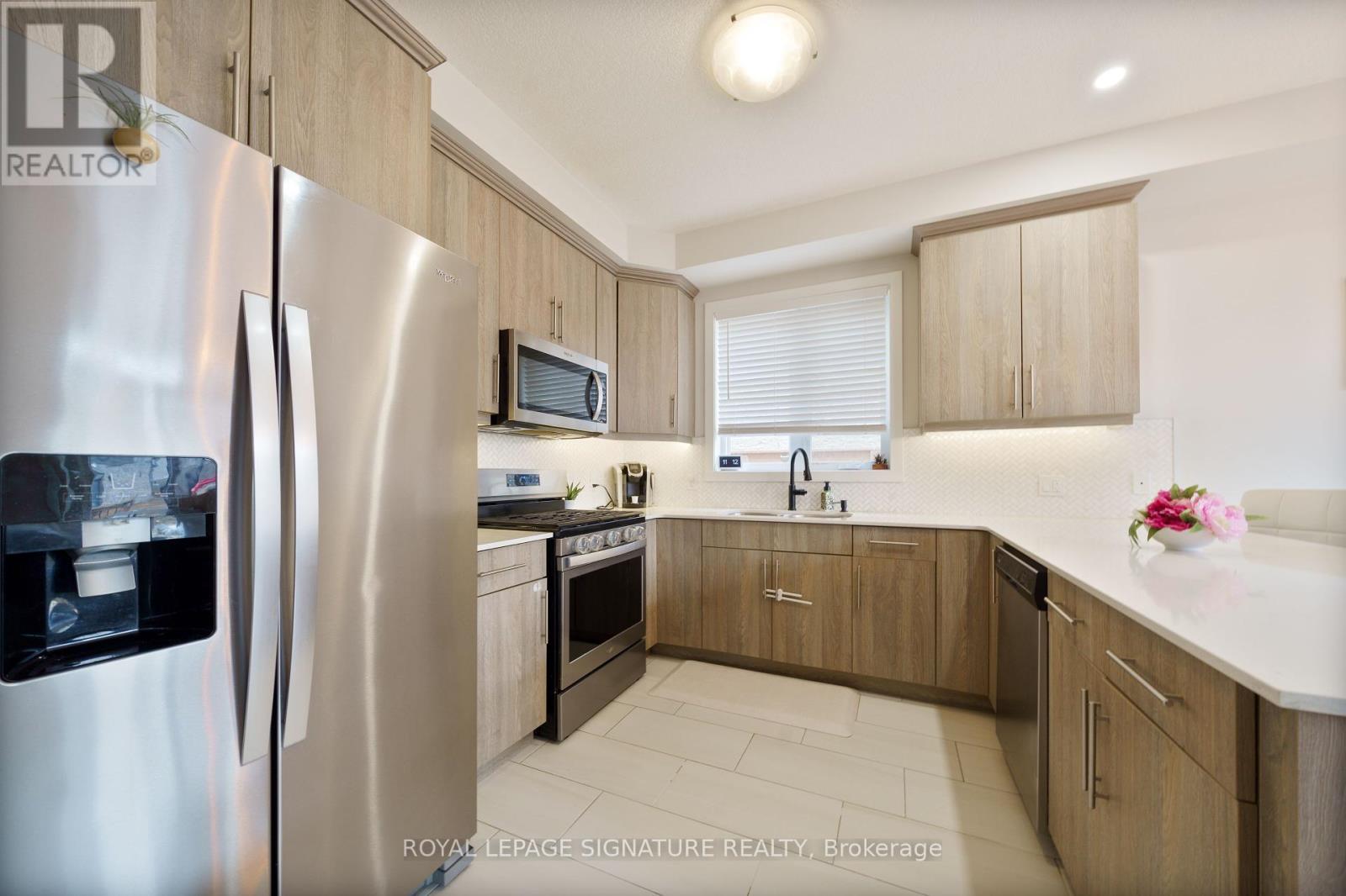 533 Chelton Road, London South (South U), Ontario  N6M 0H9 - Photo 10 - X12211072