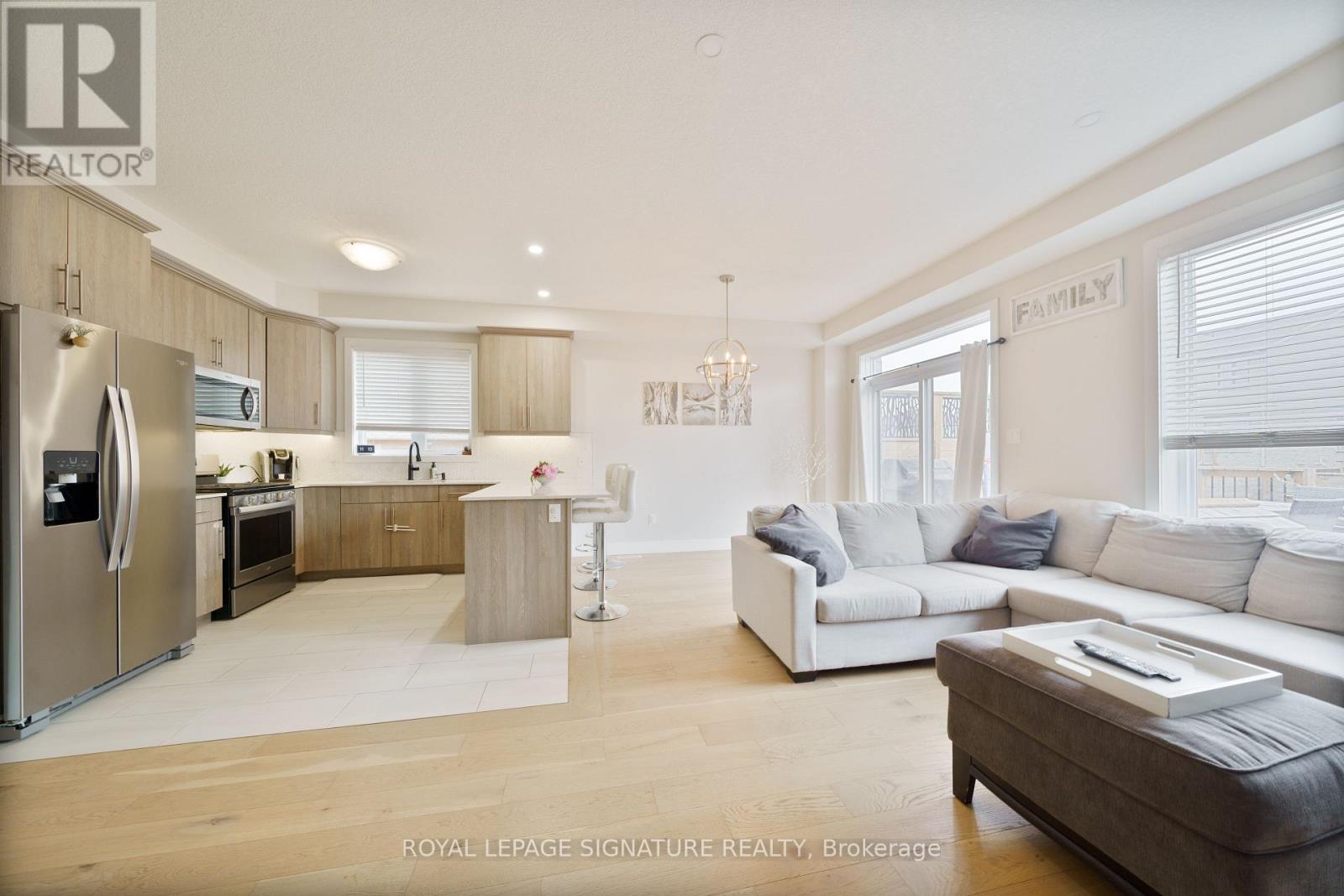 533 Chelton Road, London South (South U), Ontario  N6M 0H9 - Photo 11 - X12211072
