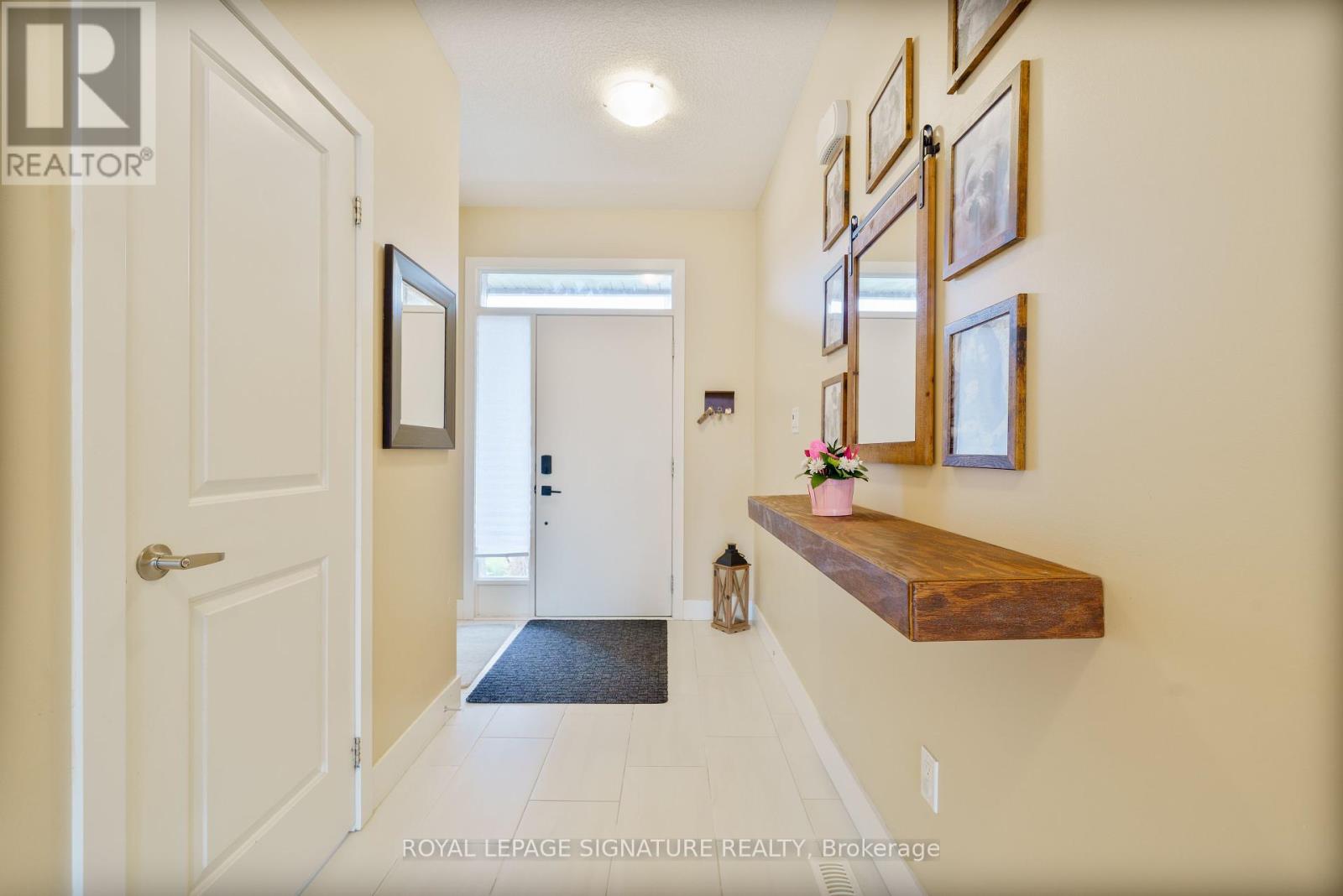 533 Chelton Road, London South (South U), Ontario  N6M 0H9 - Photo 3 - X12211072