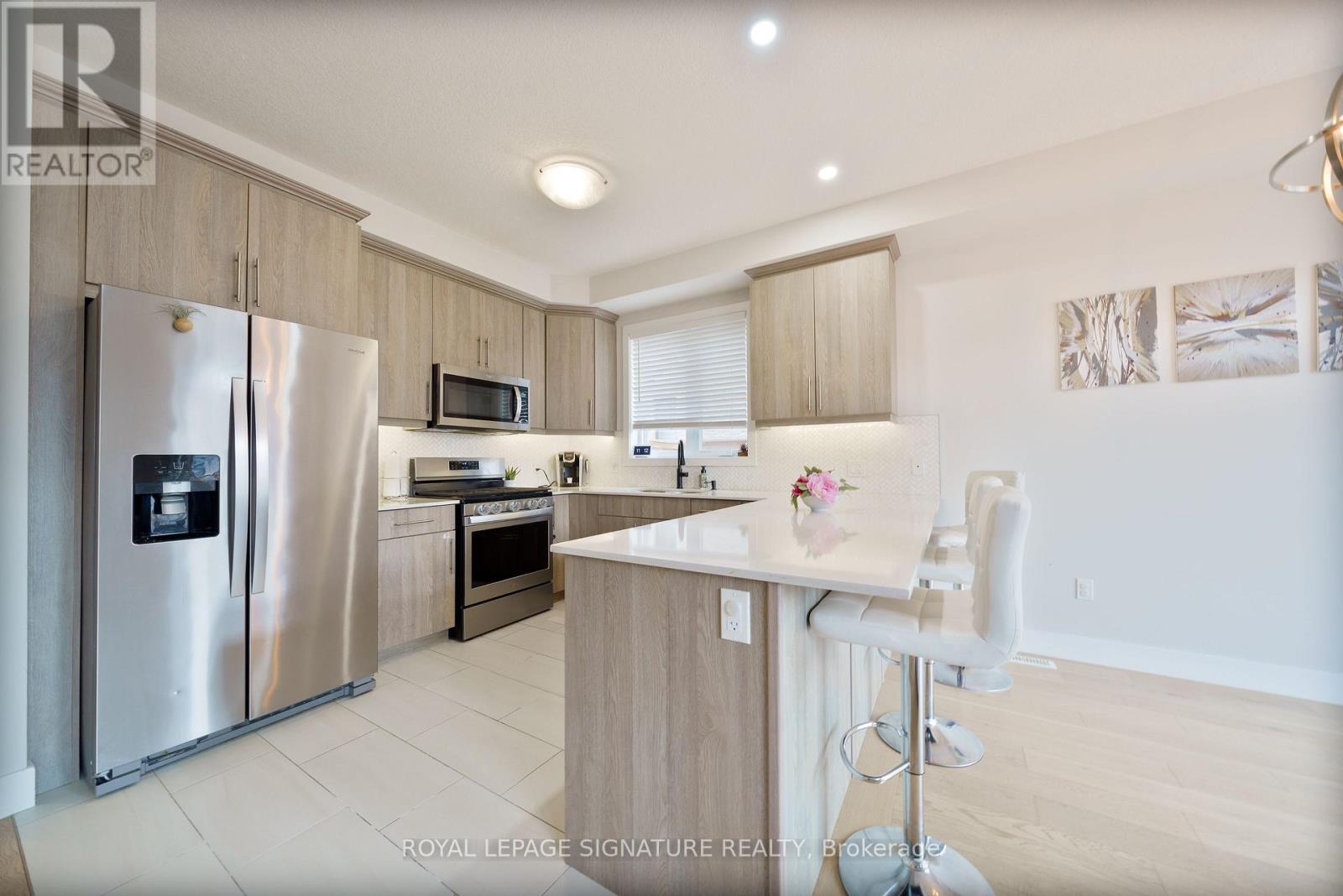 533 Chelton Road, London South (South U), Ontario  N6M 0H9 - Photo 9 - X12211072