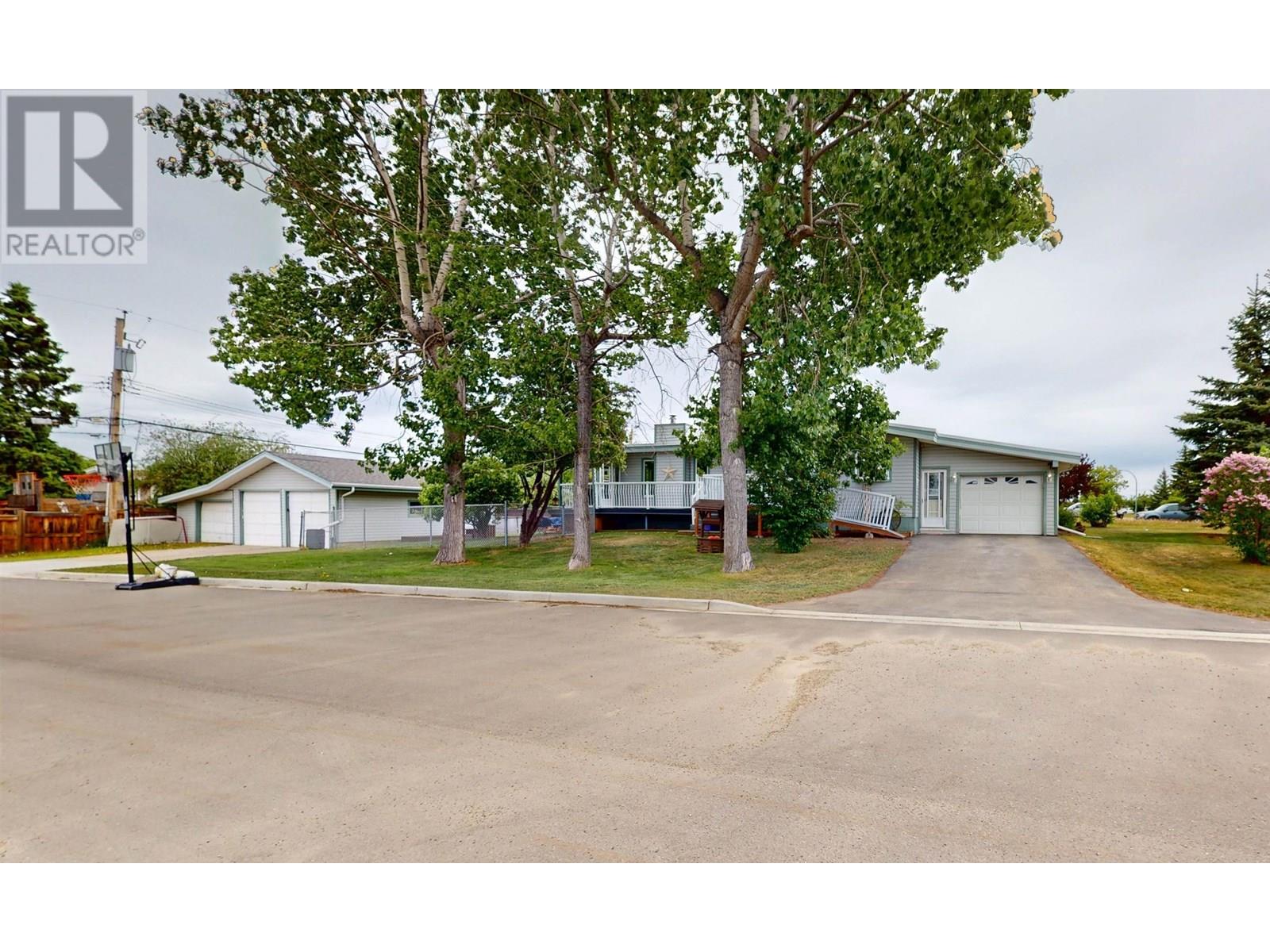 10320 111 Avenue, Fort St. John, British Columbia  V1J 2V4 - Photo 1 - R3012851
