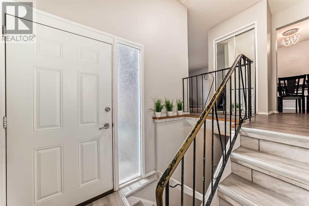 Property at 1019 Canfield Crescent SW image 4