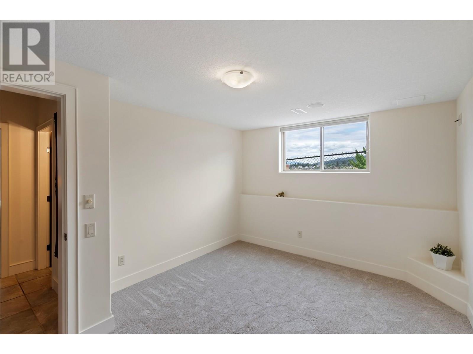 1036 Arbor View Drive, Kelowna, British Columbia  V1W 5A1 - Photo 37 - 10351452