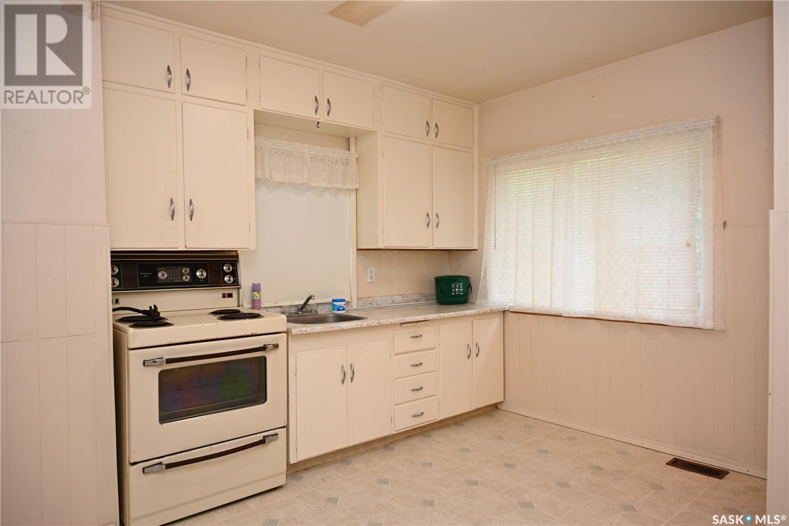 1416 D Avenue N, Saskatoon, Saskatchewan  S7L 1P4 - Photo 2 - SK009037